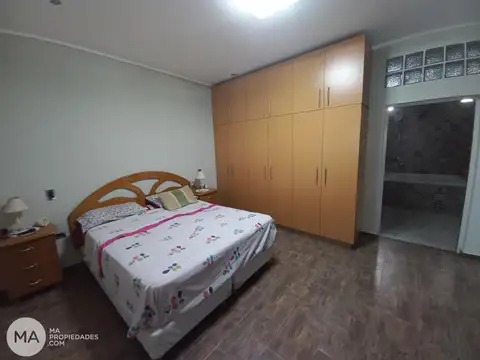 Casa en Venta con 5 cocheras