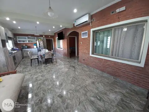 Venta | Casa al frente de 3 dormitorios -Río Cuarto 600 - Roldán