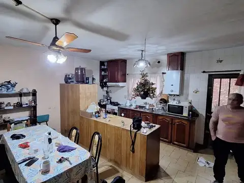 Casa 4 ambientes con 1 baño