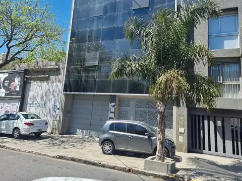 Oficina en Alquiler con 4 cocheras