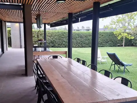 Casa 4 ambientes con 3 baños