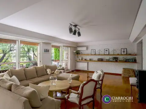 RECICLADO - Olleros y Villanueva - Piso de Categoría con Amplio Balcón y 2 COCHERAS