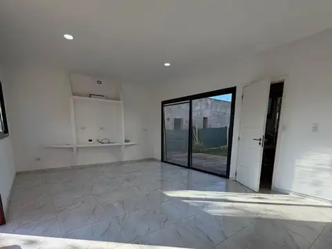 Casa 6 ambientes con 1 baño