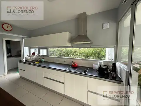 Casa en Alquiler con 1 cochera