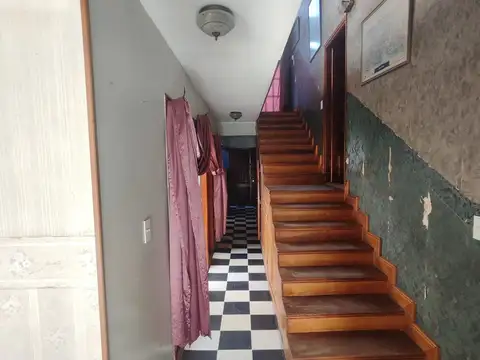 Casa 6 ambientes con 5 baños