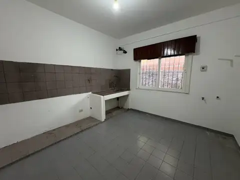 Casa 5 ambientes con 1 baño
