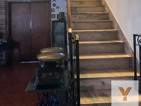 Casa en Venta con 5 cocheras