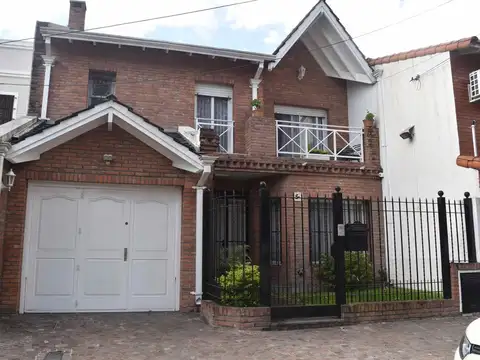 CASA A LA VENTA EN MARTINEZ CON 3 DORMITORIOS