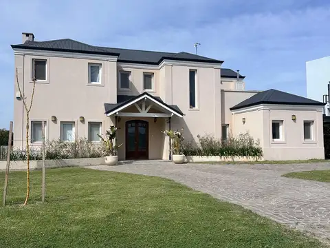 EN VENTA CASA A LA LAGUNA. Barrio San Matías. Area5