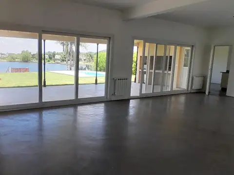 Casa 5 ambientes con 3 baños