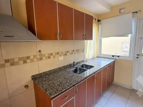 Casa en Alquiler con 1 cochera
