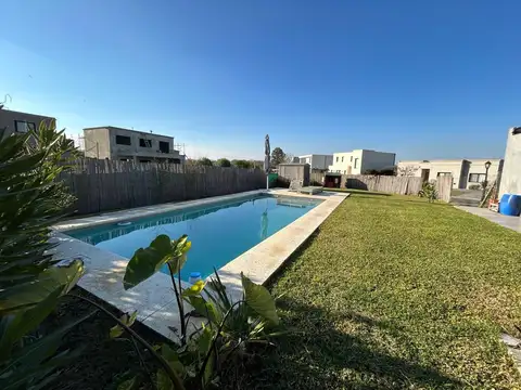 CASA VENTA 4AMB SANTA ELENA PILAR DEL ESTE PILAR