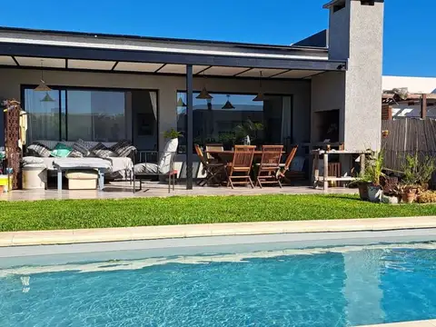 Casa en Venta en Pilar del Este - Santa Elena, USD 185.000