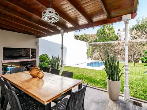 VENTA IMPECABLE CASA EN V. PUEYRREDON