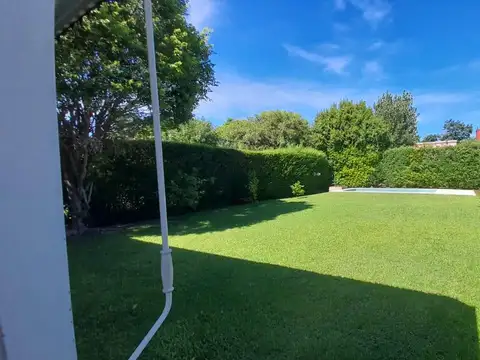 Casa en Venta con 3 cocheras