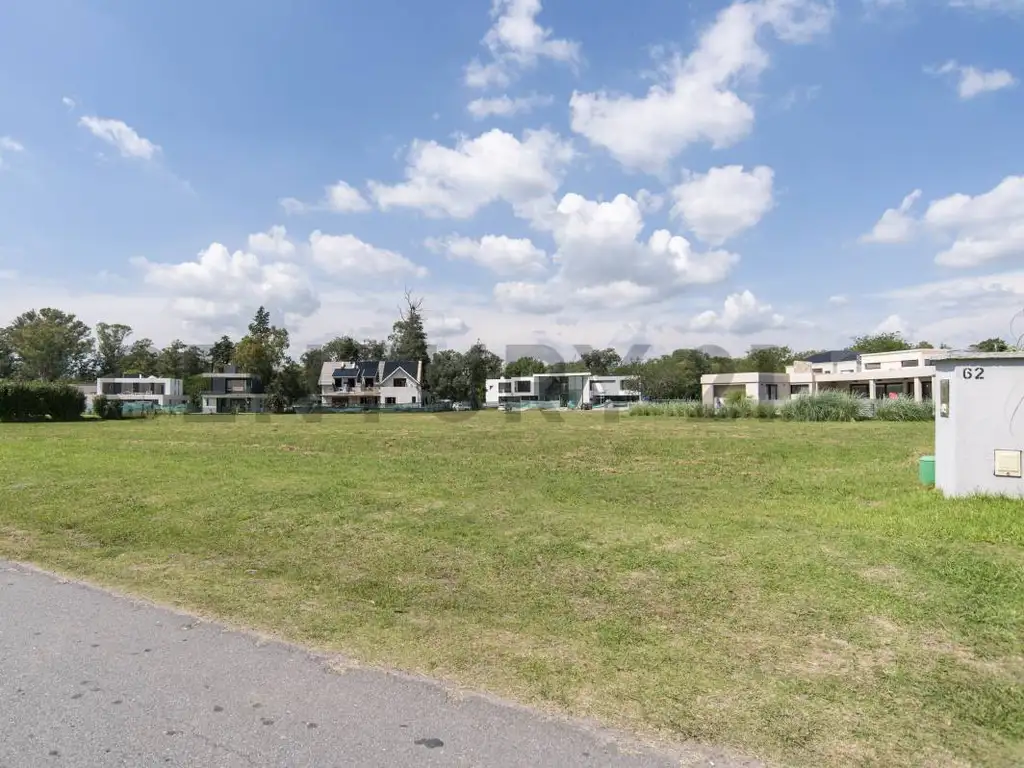 Terreno - 920  m² Total
