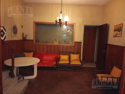 Casa 6 ambientes con 2 baños