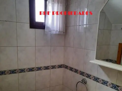 DUPLEX CUATRO AMBIENTES CON COCHERA