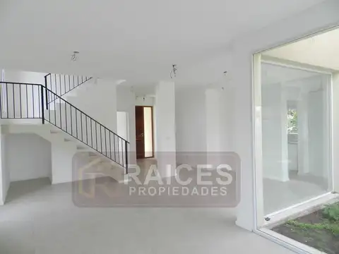 Casa 6 ambientes con 5 baños