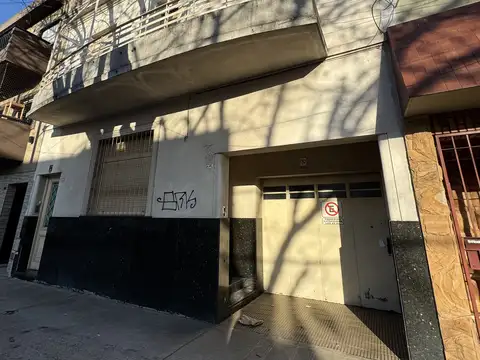 Ph al frente en dos plantas con cochera y terraza.170m2