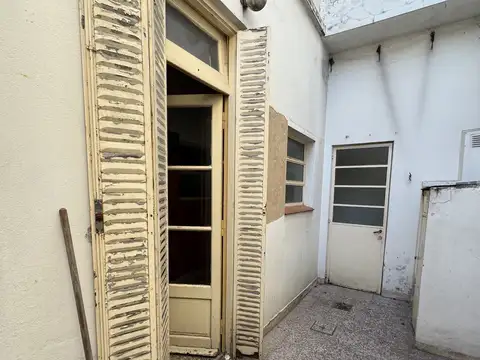 Ph al frente en dos plantas con cochera y terraza.170m2