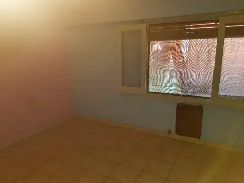 Casa al frente, Laprida a 2 cuadras Calchaqui