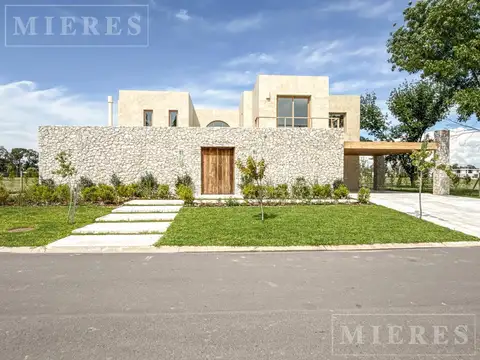 Excelente casa en venta a la laguna en Azzurra Tortugas