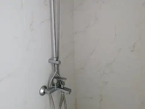 Monoambiente. Como nuevo. Ideal uso profesional. Amplio y luminoso. Excelente ubicación!