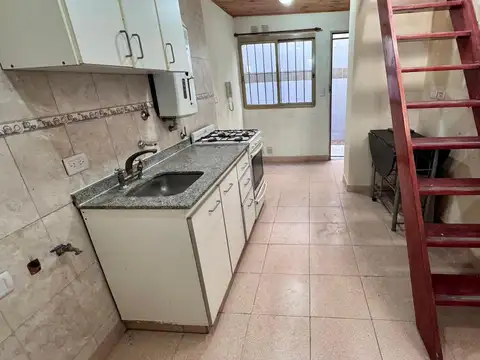 Depto Tipo Casa 2 ambientes con 1 baño