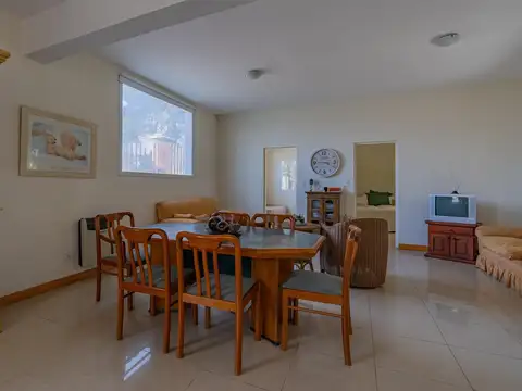 Importante residencia en Sierra de los Padres.
