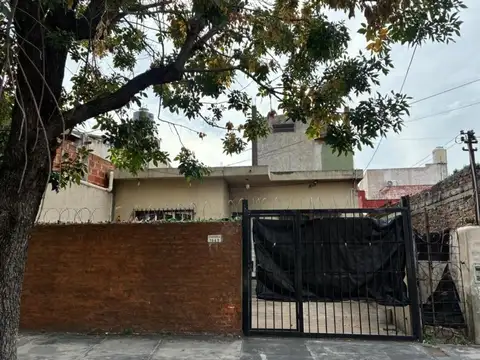 CASA PARA DOS FAMILIAS EN LOTE PROPIO 
