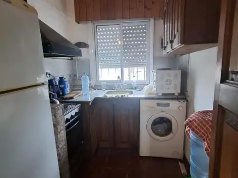 CASA  CON DEPARTAMENTO DE 2 AMB EN PLANTA ALTA Y FDO 