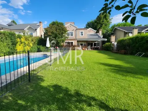 Casa Apto Crédito | 210 m² | Lote 860 m² | Pileta | El Molino