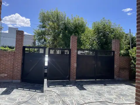 Casa en Venta en Manuel B Gonnet, USD 310.000
