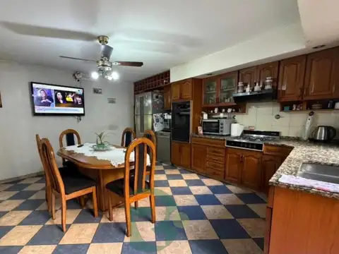 Casa 5 ambientes con 3 baños