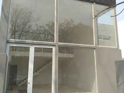 Local de 66 m2, Av. Mitre 1700, Funes.-