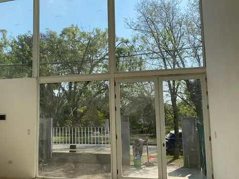 Local en Alquiler en Funes, $ 900.000