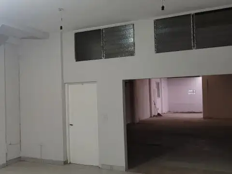 Locales Comerciales + Deposito - Av Presidente Peron 3600