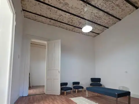 Casa 7 ambientes con 2 baños
