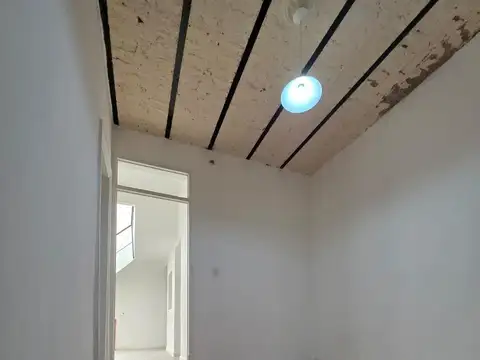 Casa 7 ambientes con 2 baños