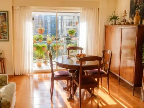 VENTA EXCELENTE SEMIPISO 3 AMB C/DEP. Y BALCÓN EN CABALLITO