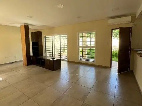 CF1196 - CASA EN VENTA Z/ AV. CABO DE HORNOS Y AV. COCOMAROLA