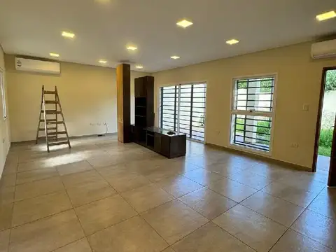 CF1196 - CASA EN VENTA Z/ AV. CABO DE HORNOS Y AV. COCOMAROLA