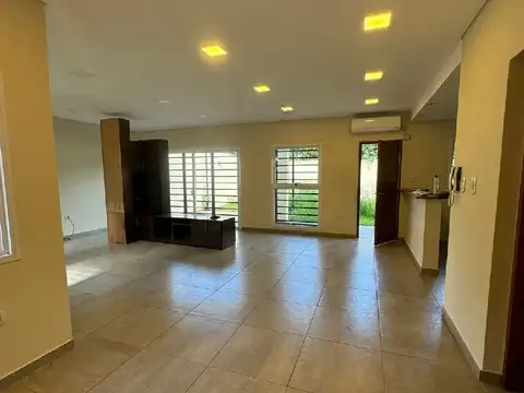 Casa 4 ambientes con 3 baños