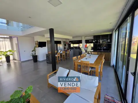 Casa 7 ambientes con 5 baños