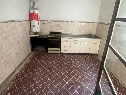 ph 3 ambientes con patio y terraza a refaccionar  CENTRO DE REMEDIOS DE ESCALADA