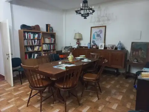 Casa con terreno de 850 mts. en el centro de General Rodríguez