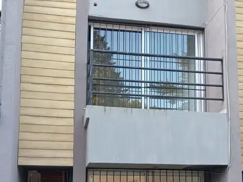 DUPLEX EN VENTA 3 AMBIENTES, PATIO , MARCOS PAZ