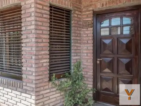 Casa en venta - 4 Dormitorios 2 Baños - Cocheras - 300Mts2 - La Matanza