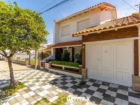 VENTA CASA TRES DORMITORIO EN EL CENTRO DE PUNTA A